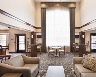 1 Bedroom Suite | Free Breakfast + Laptop-Friendly - Stow - Area lounge