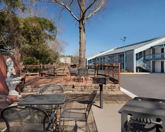 Baymont by Wyndham Wilmington - Wilmington - Property amenity