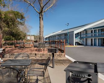 Baymont by Wyndham Wilmington - Wilmington - Property amenity