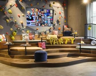 Moxy Dresden Neustadt - Dresden - Lounge