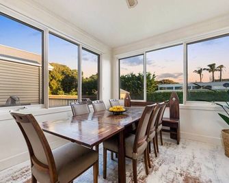 Portsea Family Comfort With an Easy Walk to the Beach and Village - Portsea - Dining room