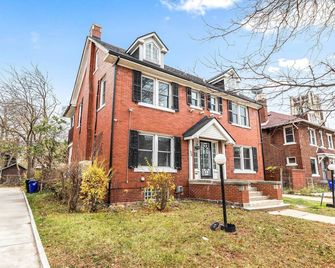 North End Treasure, beautiful 2 bedroom apartment - Detroit - Building