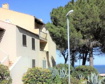 STUDIO with large terrace and beautiful view (fort and sea) - Saint-Florent - Building