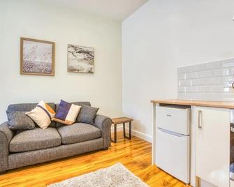 Pass The Keys Apartment 1- Silver Street · Spacious Flat In The City Centre - Lincoln - Living room