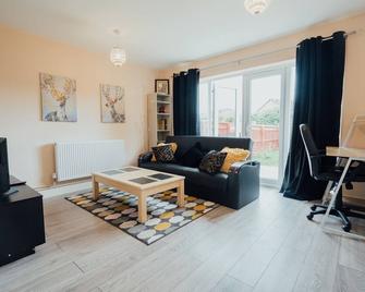 Bellengers Apartments - Kidlington - Living room
