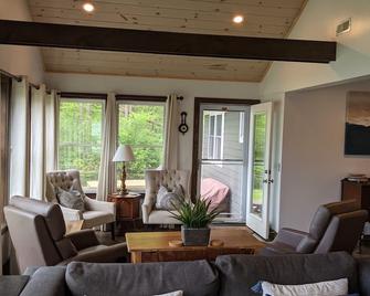 Peaceful Lakefront Cottage - Completely Renovated - Available Year Round! - Chautauqua - Living room