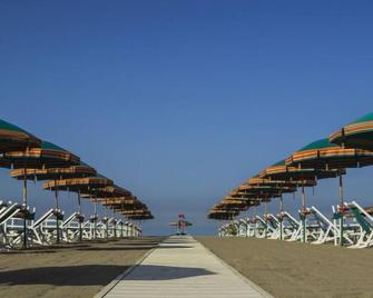 Apartment Il Litorale by Interhome - Forte dei Marmi - Beach