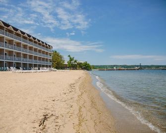 Bayshore Resort - Траверс-Сіті