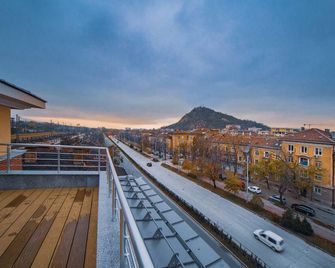 A&M Hotel with free parking - Plovdiv - Balcony