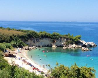 Spartia Kefalonia bungalows: cute 2 bedroom bungalow by picturesque sandy beach - Pesada