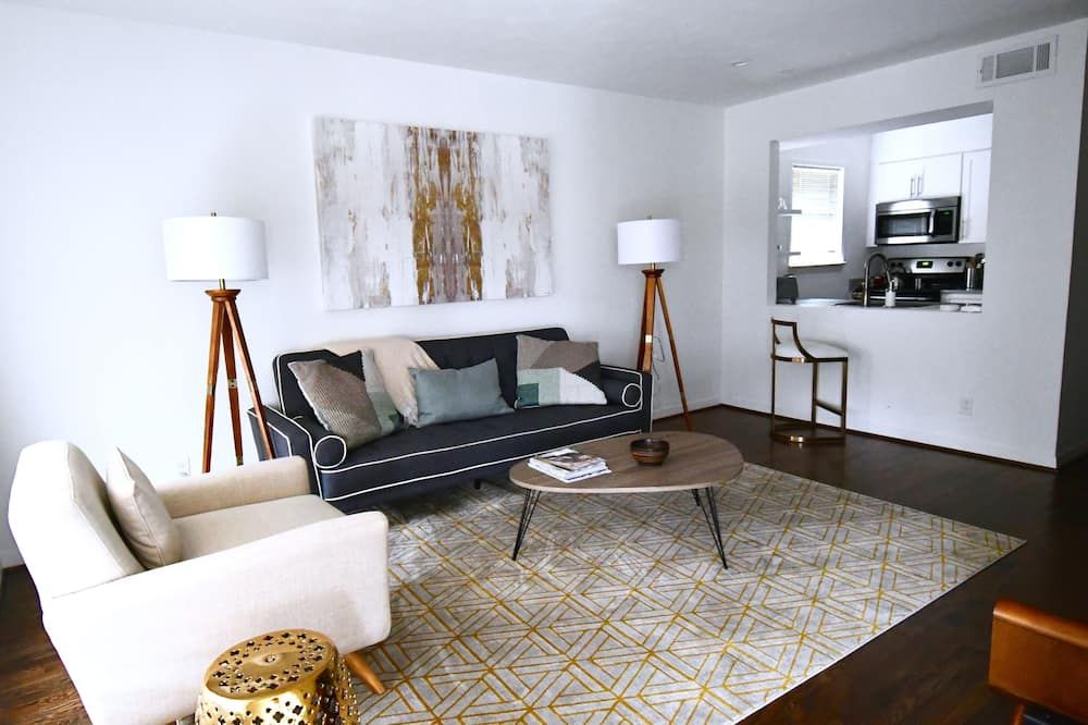 Mid Century - King Bed - Parking - Hp/Design Dist/Katy Trail/Uptown - דאלאס - סלון