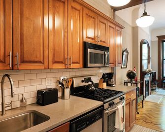 Harlem Hideaway Parlor Apartment - New York - Kitchen