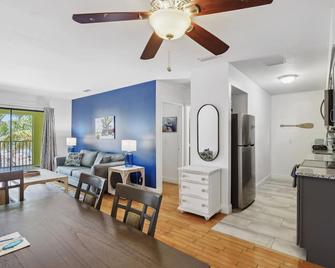 Off the Charts Inn - Saint James City - Ruokailuhuone