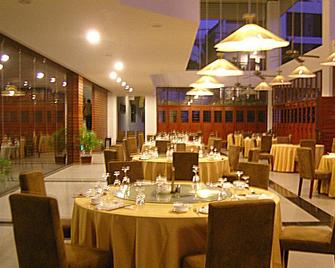 Sss Manhao Hotel - Наді - Ресторан