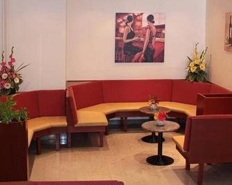 Hotel Tabor - Sezana - Salónek
