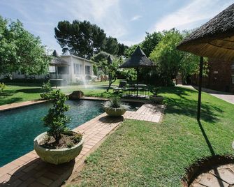 CedarWoods of Sandton - Sandton - בריכה