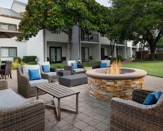 Courtyard by Marriott Dallas Las Colinas - Irving - Patio