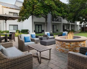 Courtyard by Marriott Dallas Las Colinas - Irving - Patio