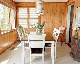 Wamplers Lakefront Escape - Brooklyn - Dining room
