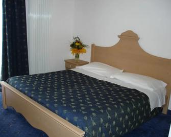 Hotel Garni Relax - Fai della paganella - Bedroom