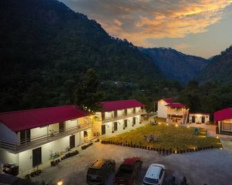 Nature Sprint Resort By The River - Nainital - Gebouw