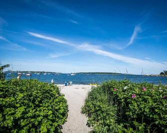 Willard Beach Get Away - Dog Friendly - Steps from the shore! - South Portland - Beach