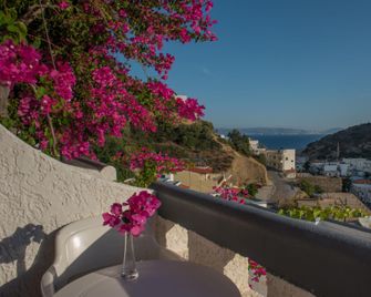 Fevro Hotel - Agia Galini - Balcón