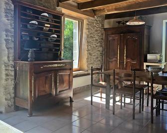 Authentic Breton house in the heart of the Monts d'Arrée mountains - Berrien - Comedor