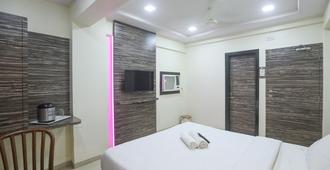 Hotel Midtown Andheri - Mumbai - Bedroom