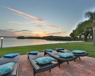 Oceanfront home w/sunset views of Sarasota Bay - Sarasota - Innenhof