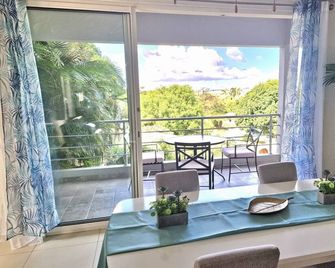 OASIS Penthouse with private garden & shared pool - Koolbaai - Balkon