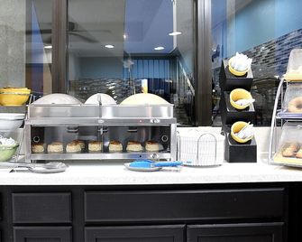 Days Inn by Wyndham Marianna - Marianna - Buffet