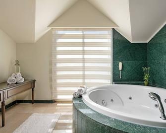 Alva Donna Beach Resort Comfort - Side - Bathroom