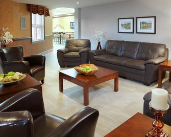 Econo Lodge Inn & Suites - Montmagny - Sala de estar