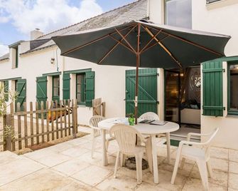 Charming Breton Cottage Near Beaches and Salt Marshes, Wi-Fi, Pet-Friendly, Bikes Available - Assérac - Patio