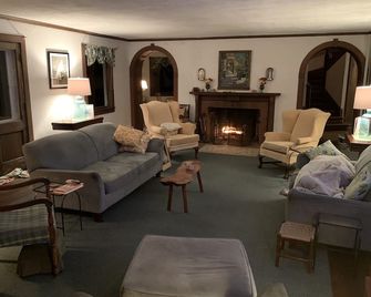 Classic Waterfront Rental: Summer, Fall or Winter! - Little Compton - Lounge