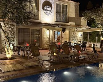 Rebetiko Hotel - Алачаті