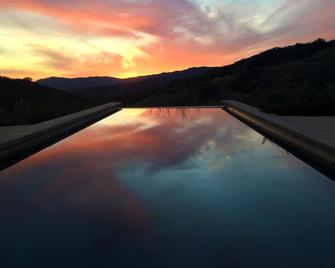 Stunning Mountain Retreat - Ojai - Pool