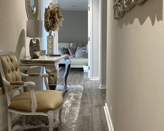 Hideaway Bay - Swansea - Lobby