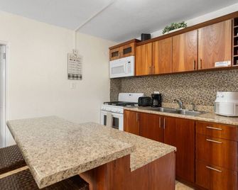 The Reef 1 walking disntance to Steps Beach - Rincon - Kitchen