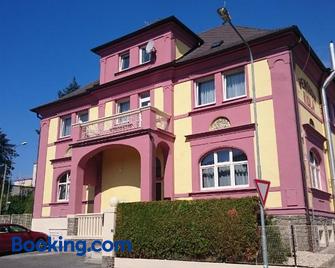 Pension Viola - Taus - Gebäude