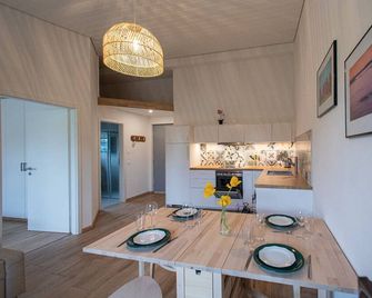 Appartement Cosy à 5 Minutes à Pieds de la Ville Médiévale et 10 Minutes du Lac! - Estavayer-le-Lac - Sala pranzo