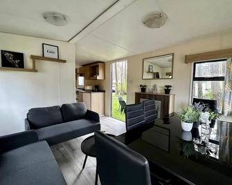 Residence with a spacious garden located in a child-friendly park - Bocholt - Вітальня