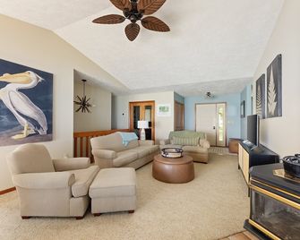 Smokey Hollow's Secret Hot Tub Beach AC - Traverse City - Olohuone