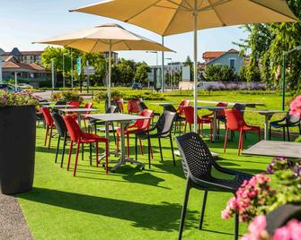 ibis Clermont-Ferrand Montferrand - קלרמו פראה - פטיו