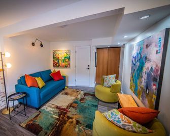 Earth Studios Gallerysuite - Nelson - Wohnzimmer