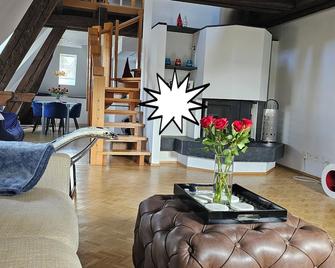 Enjoy a Designer furnished 1 Bdr + Loft im the heart of Zurich - Zúrich - Sala de estar