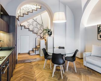 Ferrini Home - Piazza Trento - Catania - Comedor