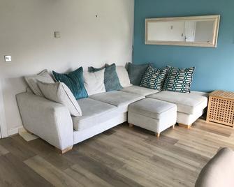 York Holiday Home - York - Living room