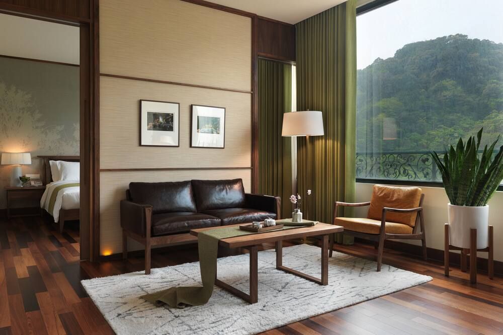 يوسينس هوتل